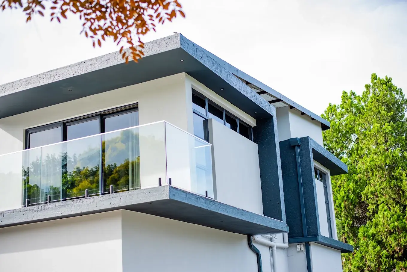 Zenz BnB exterior, upper-floor balcony detail